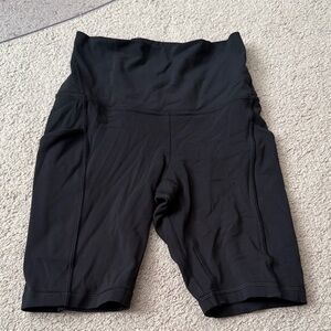 Sz 4 align 8” biker shorts
